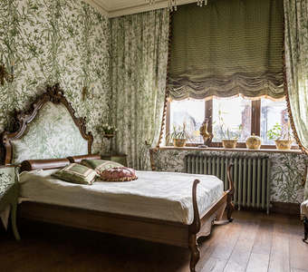 Австрийские шторы в спальню